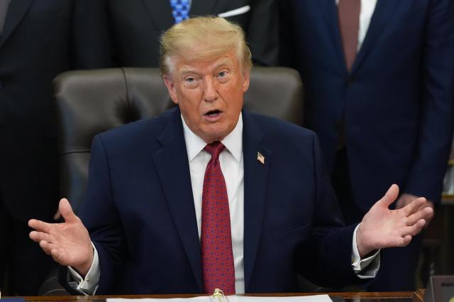 Gobierno de Trump inicia reembolso de 500 dólares a un millón de personas por primas de seguros de salud