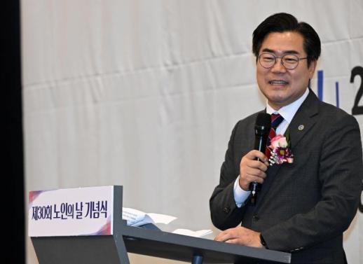 박찬대 인천시장, 노인의 날 맞아 어르신 52명 표창...경로의 달 행사 이어간다