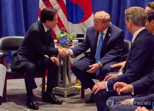 Ông Trump nói đã thống nhất với Tổng thống Lee Jae-myung về khoản đầu tư 200 tỷ USD của Hàn Quốc vào Mỹ 