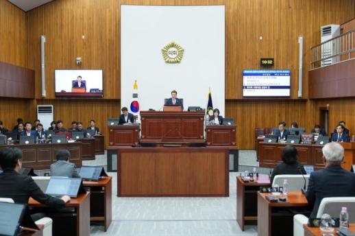 경주시의회, 제301회 제1차 정례회 개회…22일 간 의사일정 돌입
