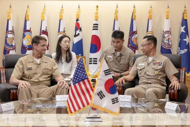 Samsung chiefs son spotted interpreting at South Korea-U.S. Navy meeting