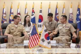 Samsung chiefs son spotted interpreting at South Korea-U.S. Navy meeting
