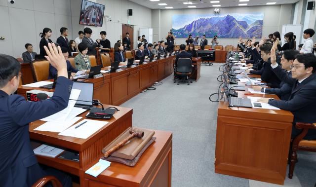Comisión de Operaciones aprueba moción de destitución contra Kim Tae-gyu tras negar que actos de Yoon y Chun constituyan sedición