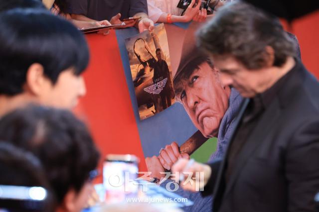 نجم السينما توم كروز يشارك في حفل العرض الأحمر لفيلم «ديغر» في كوريا الجنوبية قبل موعد الإطلاق بيوم