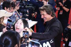 Tom Cruise attends red carpet ahead of Digger release