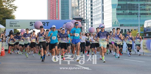 Corredores del grupo A salen con energía en la carrera de 10K Run your way SEOUL