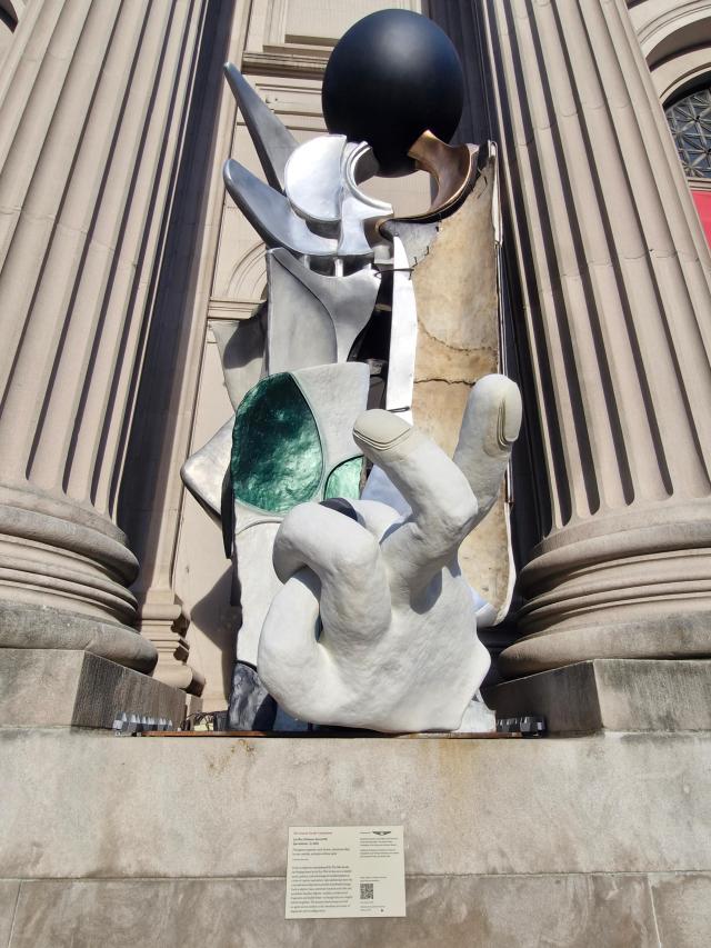 Obra de Liu Wei en la fachada externa del Museo Metropolitano de Arte en Manhattan, Nueva York. [Foto=Reportero Oh Ju-seok]