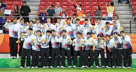 [아이치·나고야 AG] 4연패 빛바랜 축구대표팀…도 넘은 병역 발언에 쏟아진 질타