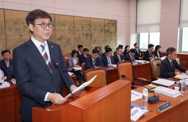 최휘영 문화체육관광부 장관이 14일 서울 여의도 국회에서 열린 문화체육관광위원회 국정감사에서 발언하고 있다 사진연합뉴스