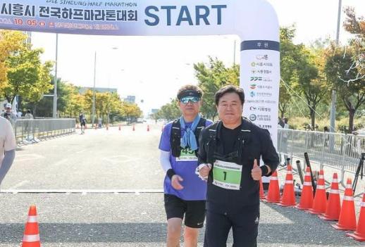임병택 시흥시장, 시각장애인과 5㎞ 완주...약속 지킨 특별한 마라톤