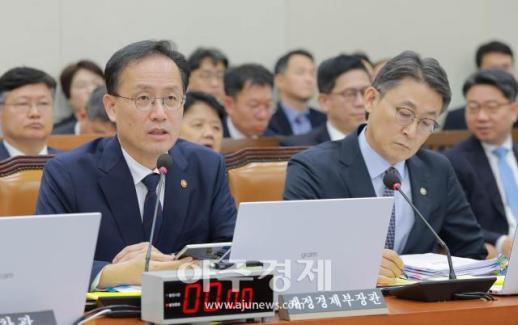 [포토] 이형일 부총리, 민생경제 안정화·양극화 완화에 총력 다할 것