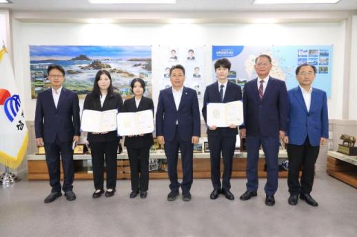 삼척시의회, 신규임용공무원 인사발령식 개최…자부심·책임감으로 시민 위해 일해달라