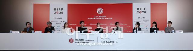 6일 부산 해운대구 영화의전당 중극장에서 제31회 부산국제영화제 개막작 ‘낮과 밤은 서로에게’ 기자회견이 열리고 있다 20261006사진유나현 기자 shootingajunewscom