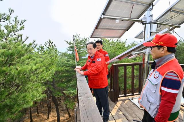 속초시 도내 유일 7년 연속 산불 0건… 장관 표창 쾌거 산불감시초소 현장 점검 사진속초시