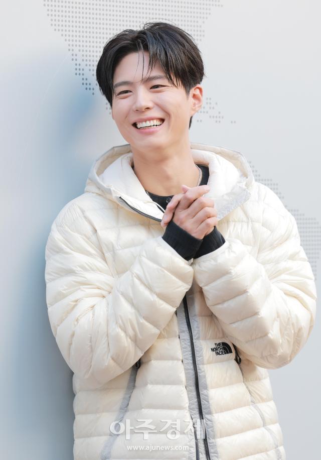 Park Bo-gum, con una sonrisa de ojos inofensivos en el acto de inauguración de The North Face en Myeongdong
