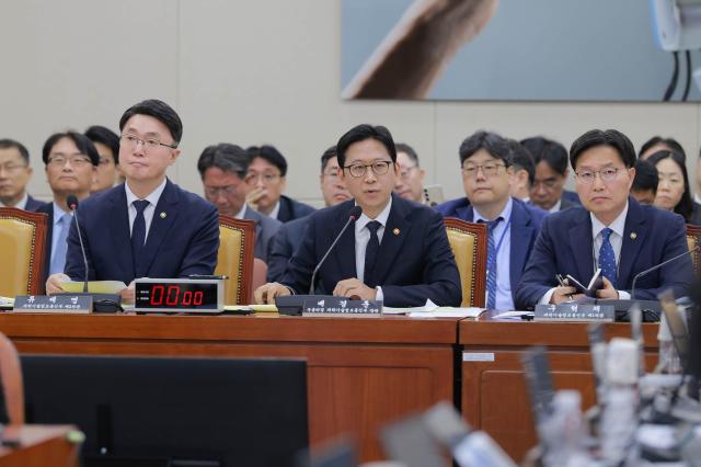 배경훈 부총리 겸 과학기술정보통신부 장관이 6일 오전 서울 여의도 국회에서 열린 과학기술정보방송통신위원회 국정감사에서 의원 질의에 답하고 있다 20261006사진유대길 기자 dbeorlf123ajunewscom