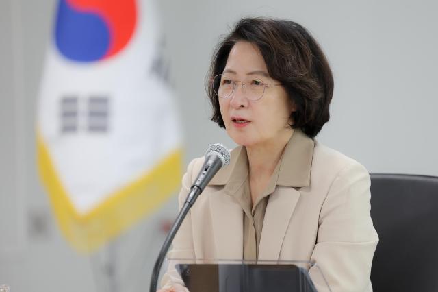 6일 오후 경기도 율곡홀에서 열린 도지사 주재 주간회의에서 추미애 경기도지사가 회의를 주재하고 있다 사진경기도