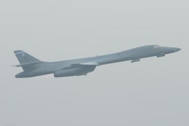 "美, 이란 드론 공격 우려에 英 배치 B-1 12대 전량 철수"