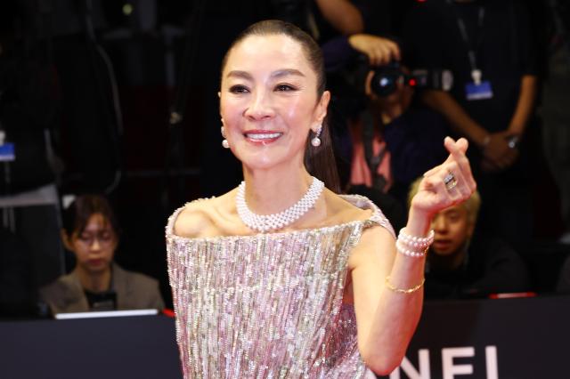 范冰冰杨紫琼亮相釜山国际电影节开幕式红毯