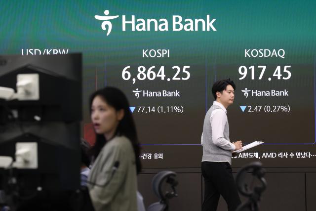 مؤشر كوسبي ينخفض أكثر من 1% في البداية رغم وصول أسواق الأسهم الأمريكية إلى مستويات قياسية