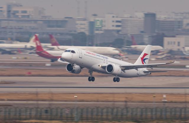 Estados Unidos podría prohibir exportación de motores aeronáuticos a China como respuesta a restricciones de tierras raras
