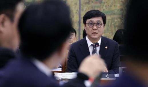 [2026 국정감사] 암살자(들) 논란에 김기춘 소환…최휘영 창작 제약 없어야 