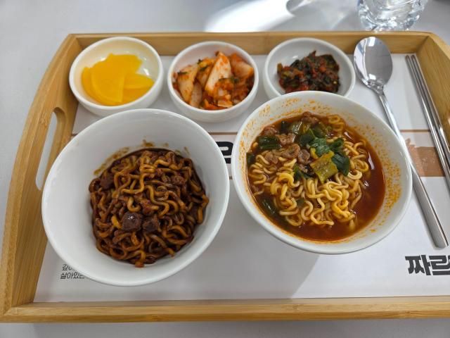 삼양식품의 짜르르와 우지큰컵파개장오른쪽 사진조재형 기자