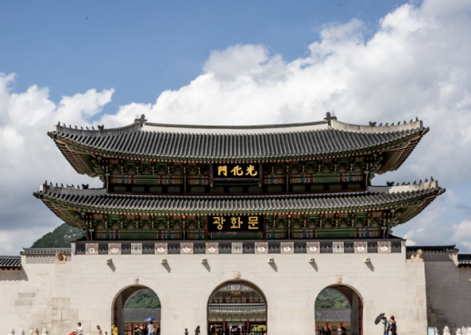 이 대통령 광화문 현판, 한글 병기 괜찮지 않나…온라인 논쟁 재점화