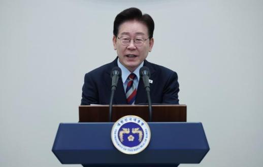 李대통령, 부정 평가 취임 후 최고치…전 연령대서 긍정보다 높아
