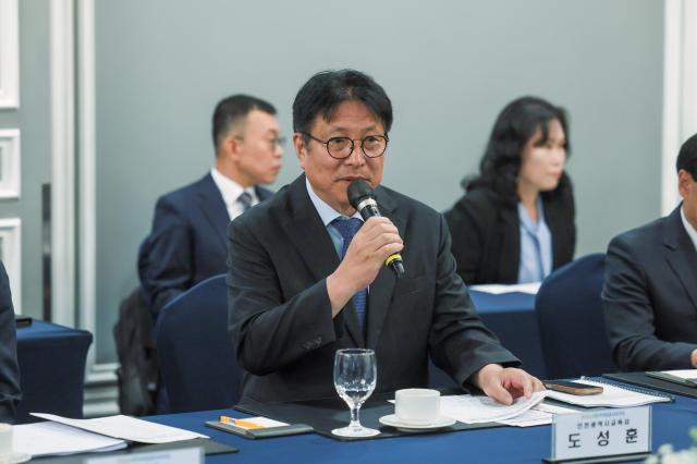 도성훈 교육감이 7일 오전 여의도에서 인천 지역 더불어민주당 국회의원들과 교육재정 안정화와 인천 교육 현안 해결을 위한 주요 입법·예산 과제를 긴밀히 논의했다 사진인천시교육청