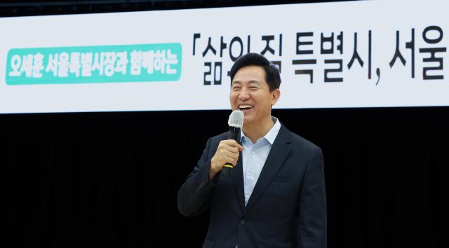 오세훈 서울시장이 지난 9월 29일 충주시청 특강에서 강연하고 있다 오 시장은 이날 외로움 없는 서울 20을 예고하며 체육·정원·도시공간을 연계한 외로움 예방정책 구상을 밝혔다사진서울시