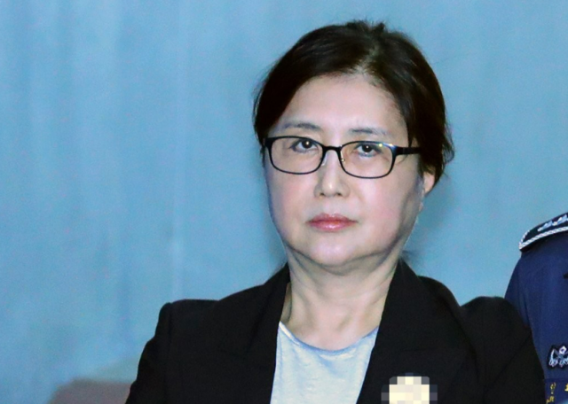 박근혜 정부 국정농단 사건으로 기소된 비선실세 최서원씨가 지난 2018년 5월 4일 서울고등법원에서 열린 공판에 출석하는 모습 사진연합뉴스