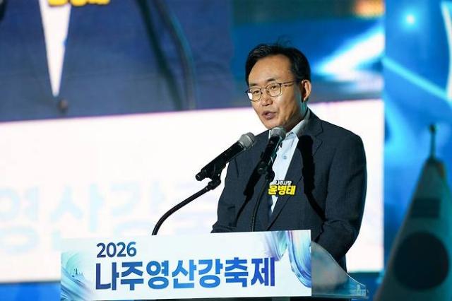 윤병태 나주시장이 7일 영산강축제 개막식에서 인사말을 하고 있다사진나주시