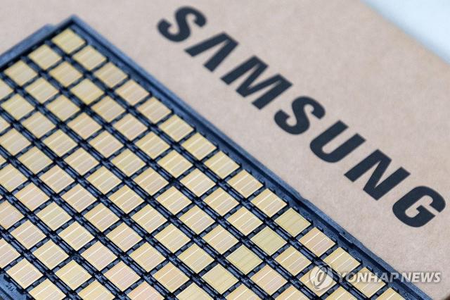 Samsung Electronics lần đầu sản xuất hàng loạt và xuất xưởng HBM4 trên thế giới

Samsung Electronics cung cấp