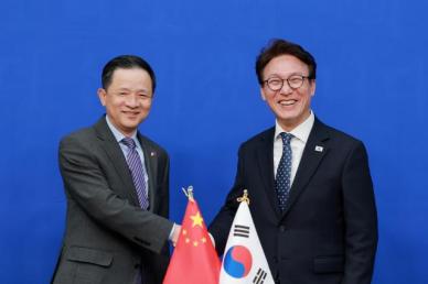 共同民主党党首金民锡会见中国驻韩大使戴兵