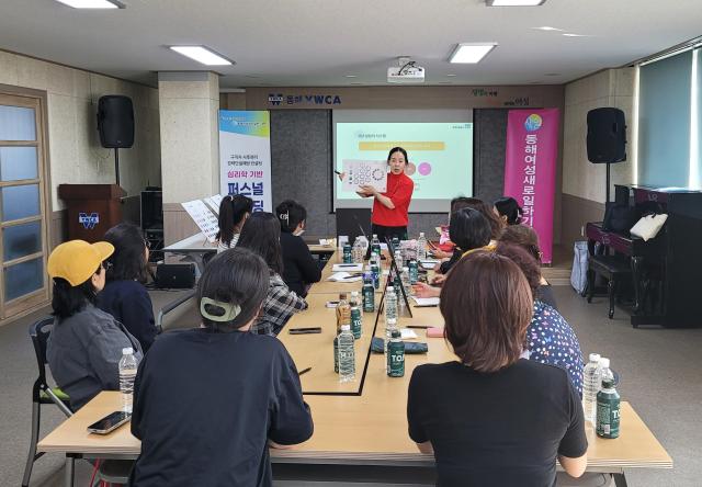 퍼스널브랜딩 사진동해여성새로일하기센터