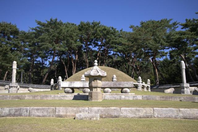 Lăng Yeongneung ở Yeoju nơi an nghỉ của Vua Sejong nhân kỷ niệm 580 năm Hunminjeongeum được ban hành

Yeoju  Yonhap Hiệp hội Hùng biện Hàn Quốc Chủ tịch Kim Kyung-seok và thành phố Yeoju tổ chức Cuộc thi Hùng biện tiếng Hàn thế giới lần thứ 30 ngày 810 tại sân khấu đặc biệt ở quảng trường trước lăng Vua Sejong Yeongneung thành phố Yeoju tỉnh Gyeonggi Hình ảnh lăng Yeongneung trong ngày diễn ra sự kiện 2026108