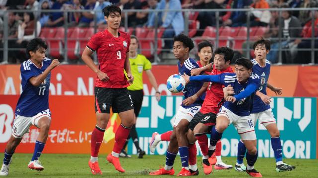 South Korean and Japanese players compete during the men’s football final at the 2026 Aichi-Nagoya Asian Games at Toyota Stadium in Aichi Japan on Oct 3 2026 South Korea won 1-0 to claim its fourth consecutive Asian Games gold medal Courtesy of AINAGOC