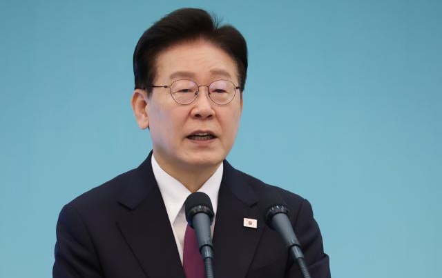 李대통령, 극초음속 활공비행체 첫 시험발사 참관…스스로 안보 힘 확보