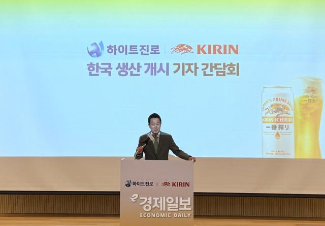 8일 경기 용인시 하이트진로 연구소에서 열린 하이트진로-기린社 기자간담회에서 장인섭 하이트진로 대표가 인사하고 있는 모습 사진정보운 기자