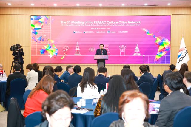 9일 경주화백컨벤션센터HICO에서 열린 ‘제3차 FEALAC 문화도시 네트워크 회의’에서 주낙영 경주시장이 환영사를 하고 있다 사진경주시