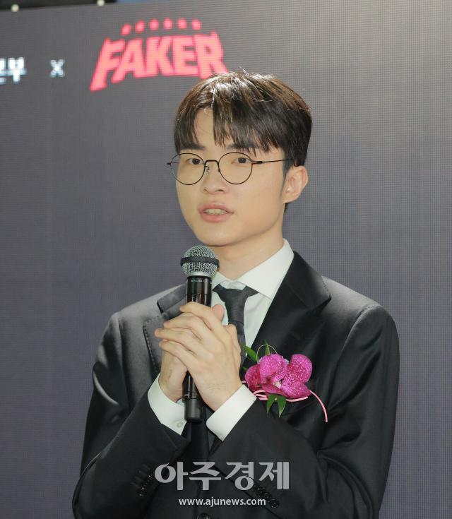 리그오브레전드LoL 페이커 이상혁 선수가 10일 오전 서울 중구 서울중앙우체국에서 열린 페이커 기념우표 기획전시관 개관 기념행사에 앞서 소감을 말하고 있다 20261010사진유대길 기자 dbeorlf123ajunewscom