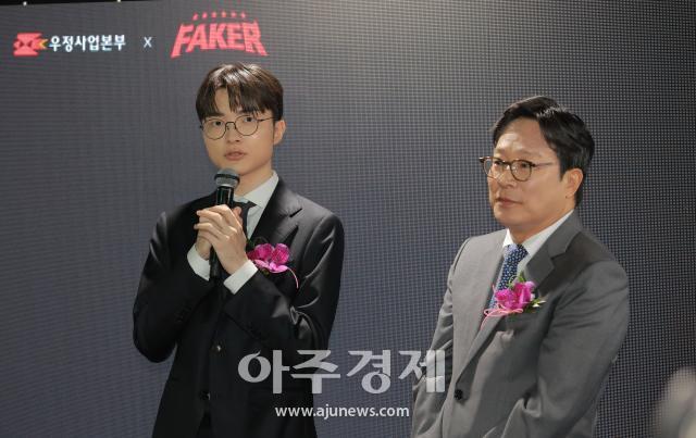 리그오브레전드LoL 페이커 이상혁 선수가 10일 오전 서울 중구 서울중앙우체국에서 열린 페이커 기념우표 기획전시관 개관 기념행사에 앞서 소감을 말하고 있다 20261010사진유대길 기자 dbeorlf123ajunewscom