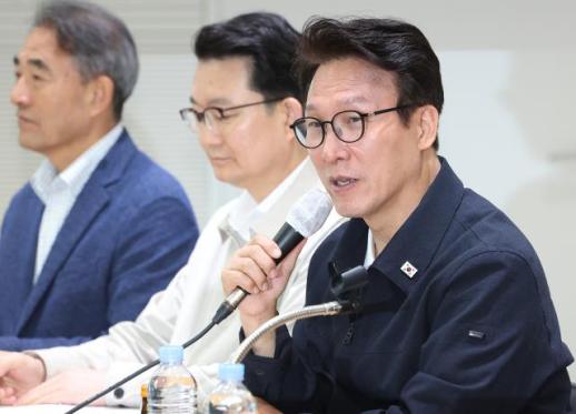與, 내부 단속에도 김지용 불협화음 지속…김민석 리더십 시험대