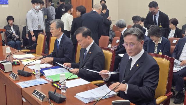 김종철 방송미디어통신위원회 위원장가운데이 12일 국회 과학기술정보방송통신위원회 국정감사에 출석했다 사진박종호 기자