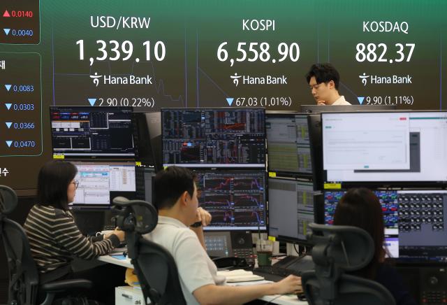 سعر الصرف ينخفض إلى 1333 وون مقابل الدولار.. أدنى مستوى في سنتين