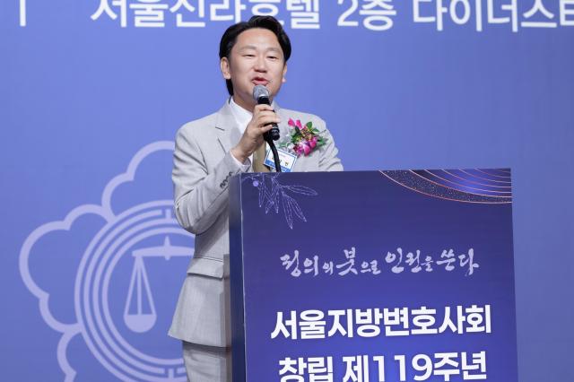 곽상언 더불어민주당 국회의원이 지난달 21일 서울 중구 서울신라호텔에서 열린 서울지방변호사회 창립 제119주년 기념행사에서 축사를 하고 있다사진연합뉴스