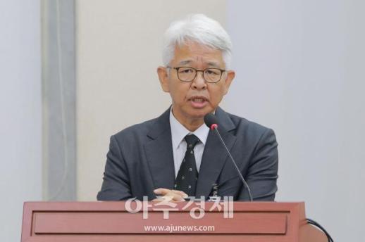 [포토] 국감 출석한 ​​​​​​​성윤석 유웨이어플라이 대표