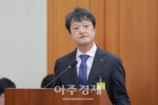 [포토] 답변하는 ​​​​​​​박현진 KT 부사장