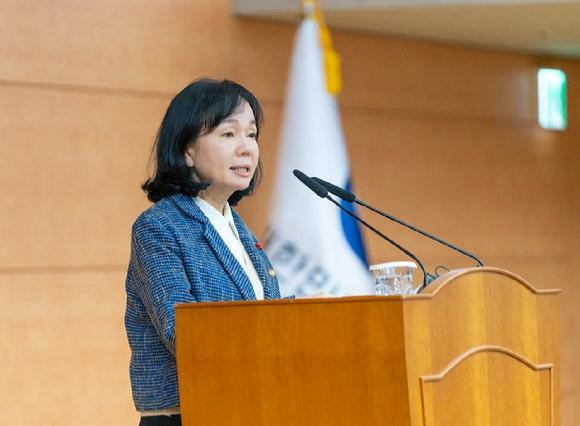 송경희 개인정보보호위원장이 2일 서울 종로구 정부서울청사에서 열린 개인정보위 시무식에서 신년사를 하고 있다 사진개인정보보호위원회